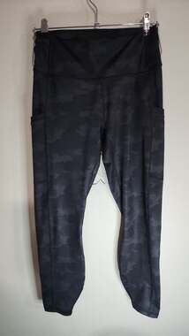 Fabletics PowerHold High-Waisted Camo Leggings with Pockets Size Medium